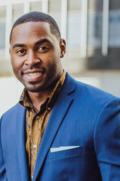 Ortopedia com Dr. Cristiano Manze copywriter client testimonial man